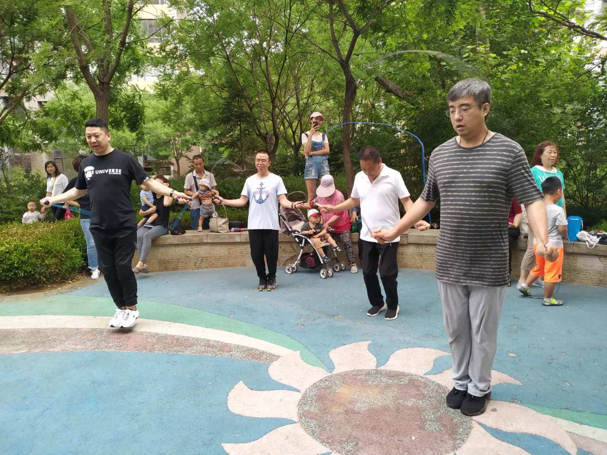 幼儿园亲子运动会游戏_幼儿亲子运动游戏的好处_幼儿园亲子运动会游戏活动方案
