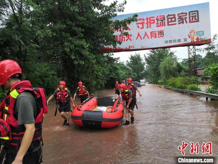 特大暴雨！37人丧生，志愿者奋勇抢险
