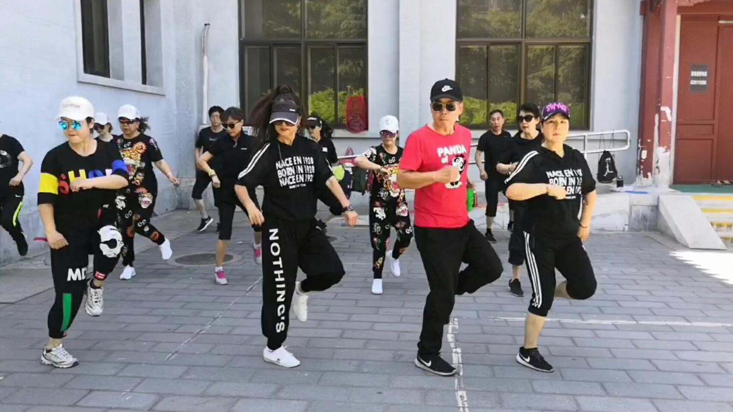 城市舞街：现象解析