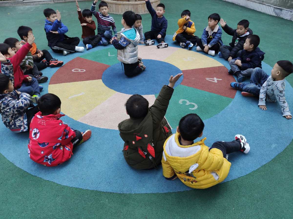 游戏《丢手绢》_玩丢手绢游戏的好处_丢手绢游戏好处