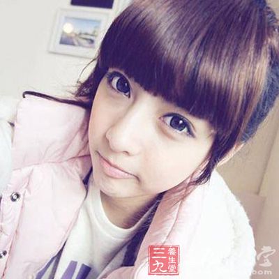 美女双乳_丰满浑圆的双乳_女人的双乳用毛巾