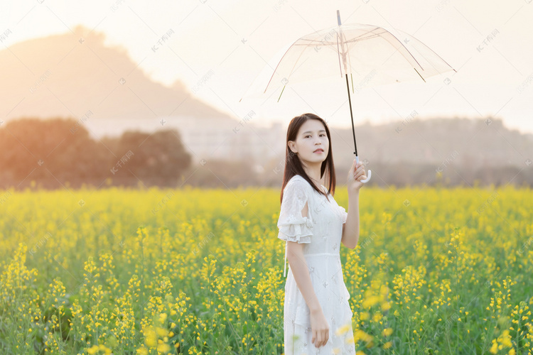 她是我的挚爱，也是我生命中最美丽的花朵