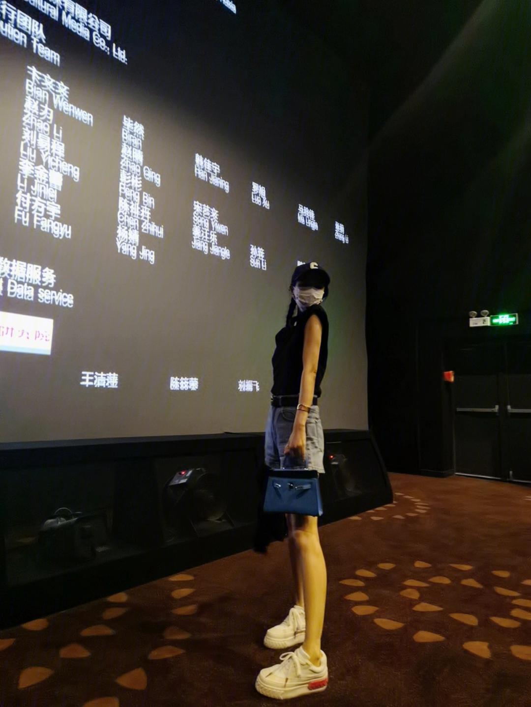 校园热映，依依影院畅玩