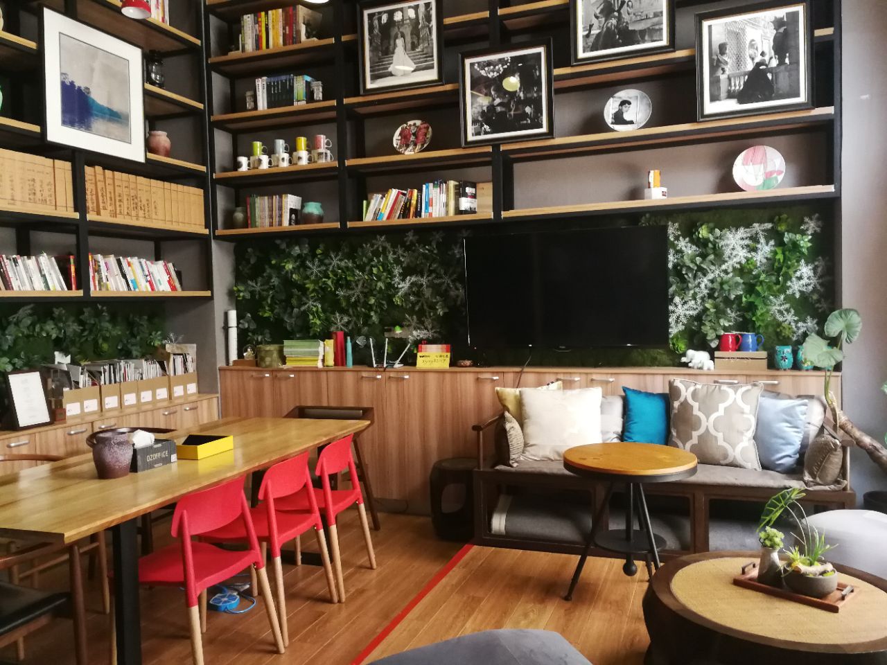 石器书屋：探寻书店老板的惊人之谜