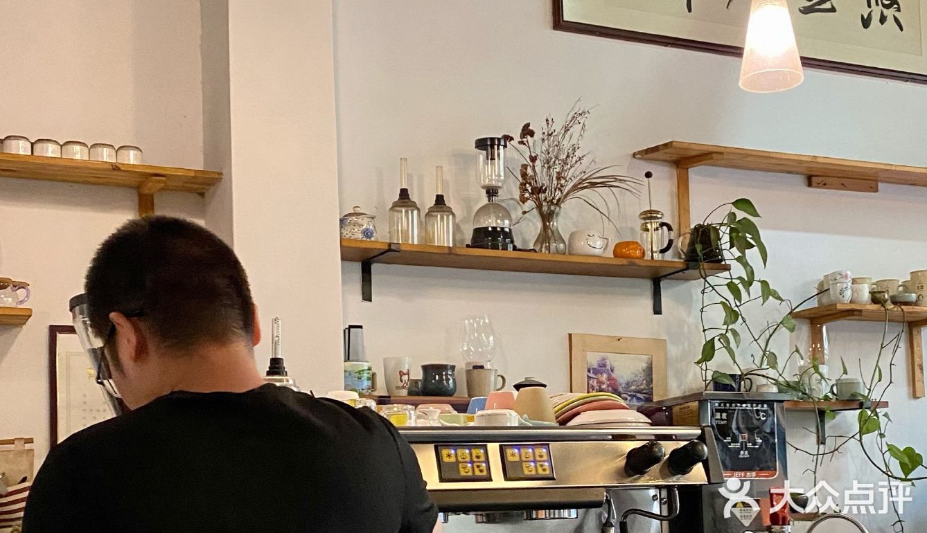 被度小店的温暖灯光包围，你会被温暖吗？