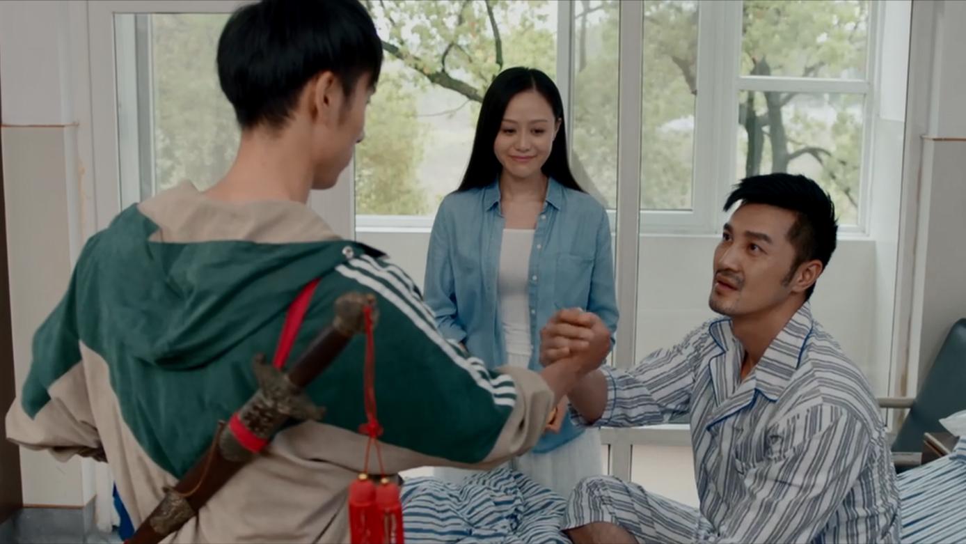 二兄弟抢手机游戏-超级英雄联盟：兄弟情深 二兄弟手机游戏危机