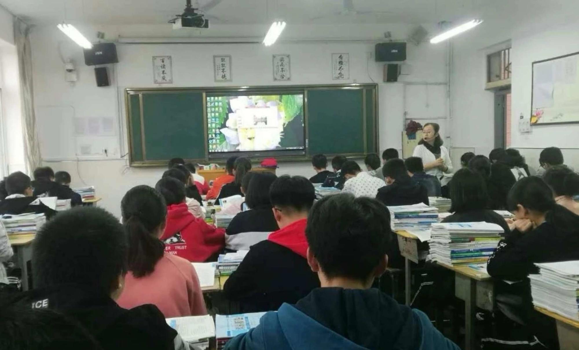 高中生手机模拟器游戏_高中生模拟器中文下载2020_高中模拟器小游戏