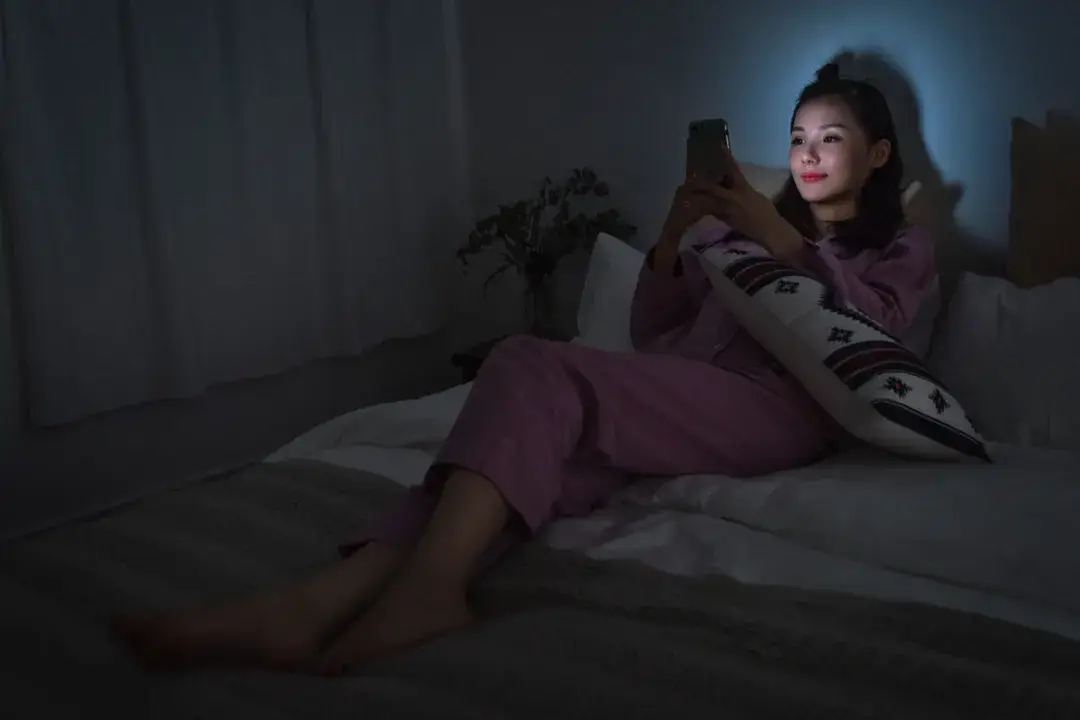 熬夜宝宝玩手机游戏有影响吗_宝宝熬夜玩的手机游戏_熬夜宝宝玩手机游戏会怎么样