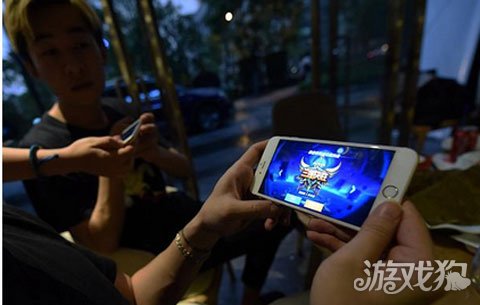 玩手机游戏的危害_玩手机游戏的坏处有哪些_51玩手机游戏