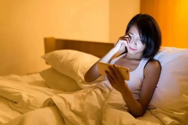 打游戏对手机危害大吗知乎_打手机游戏有什么好处_手机玩游戏危害