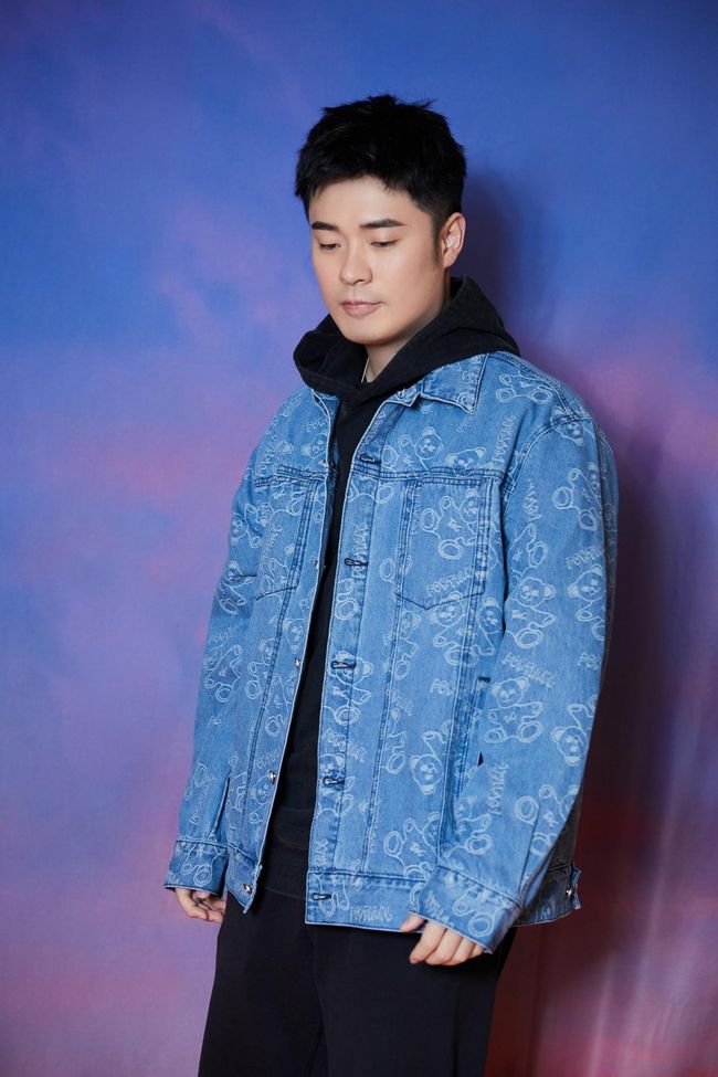 陈赫熬夜打游戏_陈赫玩游戏用的手机壳_陈赫打游戏吗