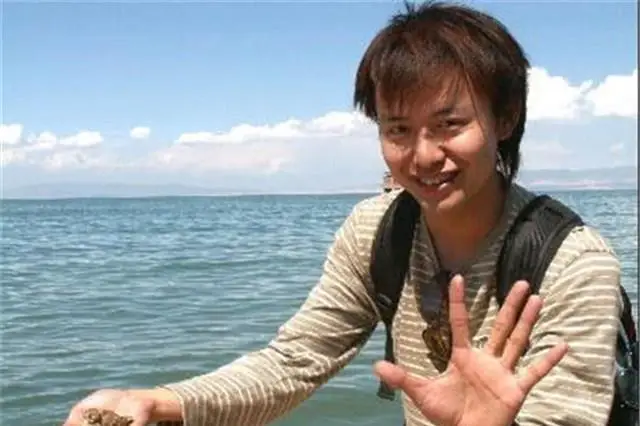 忍野忍：孤独的吸血鬼，渴望爱与被理解的异类