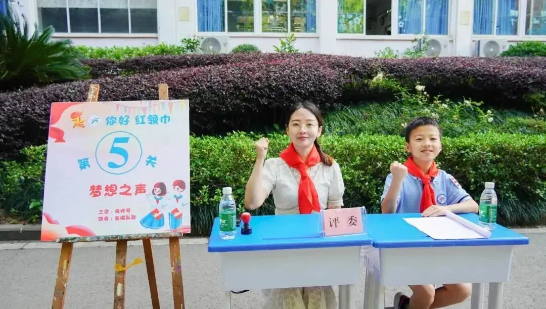 游戏变身丑女手机版_丑女变身游戏手机游戏_丑女变身记小游戏