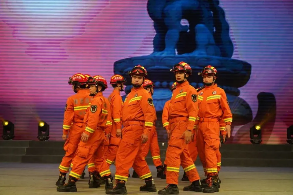 狼卫_洛克王国乖乖狼小帅狼冷月狼_金蛇卫金虎卫还有什么卫