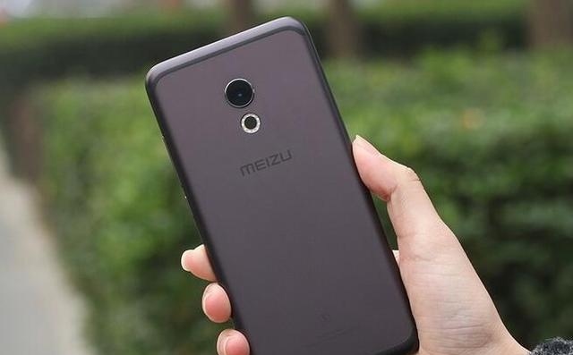 魅族pro6s-魅族 Pro6s：金属机身、屏幕适中、拍照给