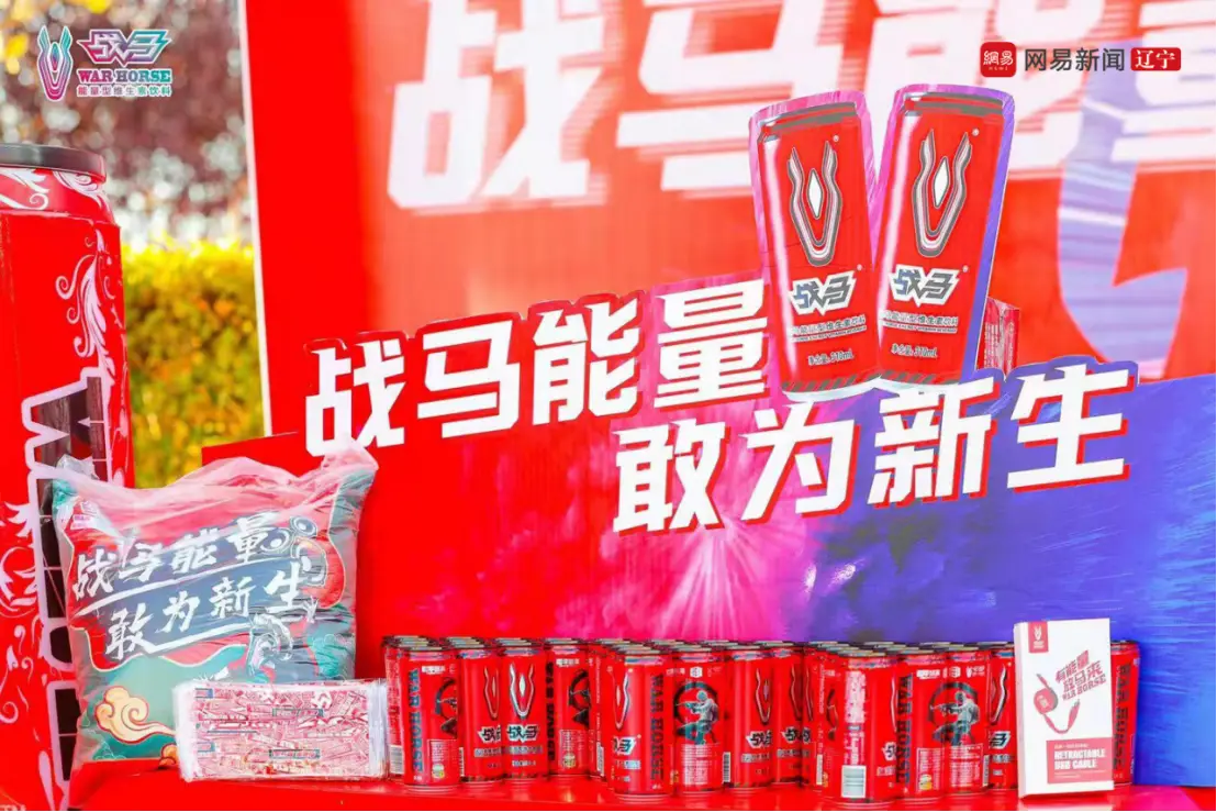帮助老人玩手机_60岁老人借手机玩游戏_带老人玩游戏