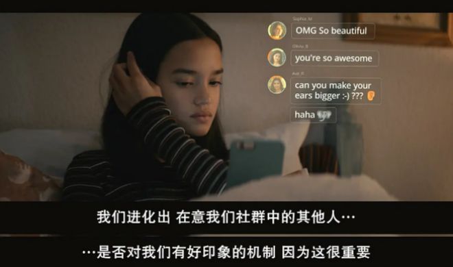 打游戏玩手机的小孩照片-如何引导孩子在虚拟与现实间找到平衡，