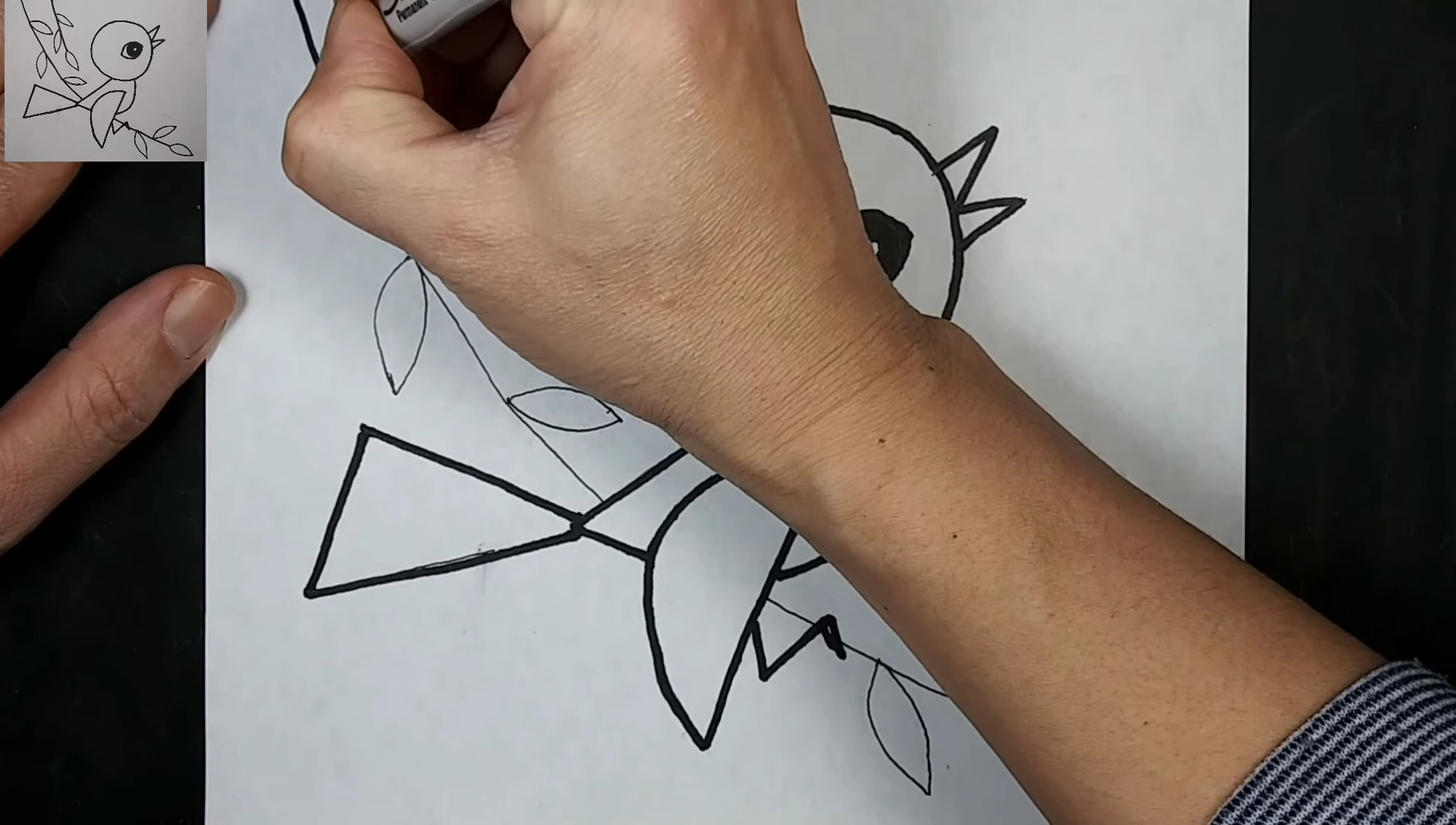 涂鸦字体：自由的象征，让笔画在墙上飞翔的艺术