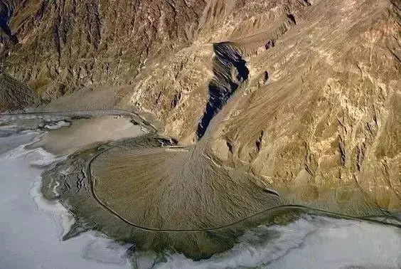 北港火山：大地的诗篇，自然的奇迹，感受时间与永恒