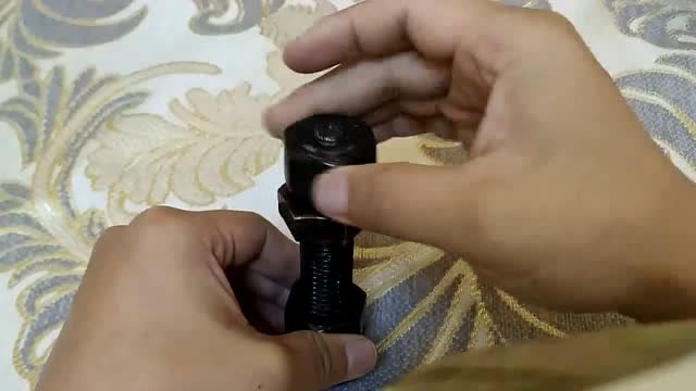 带游戏手柄手机-带游戏手柄的手机：酷毙了！时尚配饰，反应速度